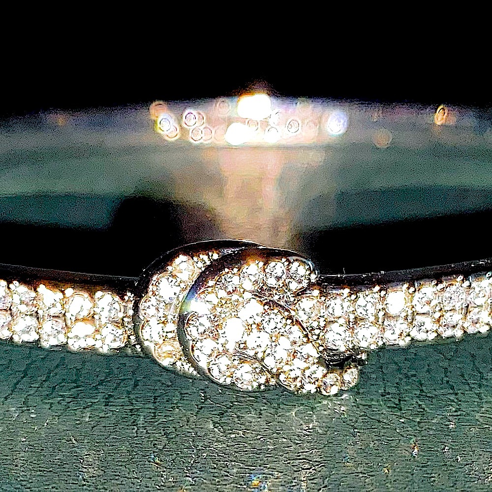 ✨Givenchy - Crystal Pavé Knot Bangle Bracelet✨
NWOT/NO ORIGINAL BOX - Picture 11 of 16